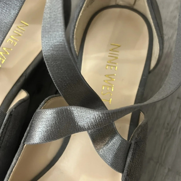 Nine West Emergent Shoes - Picture 2 of 5